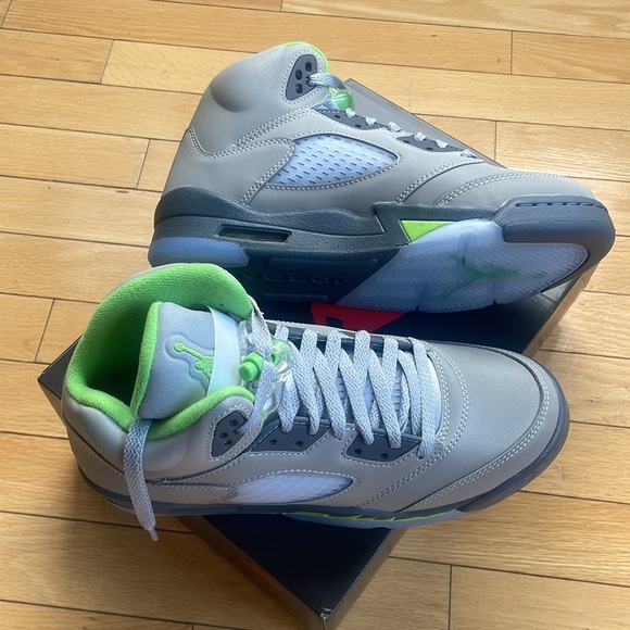 AUTHENTIC RARE KIDS JORDAN RETRO SILVER GREEN GREY SNEAKERS *NIB* SIZE 7Y - Picture 6 of 16